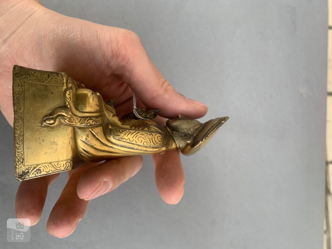 A parcel-gilt bronze figure of lama - 图7